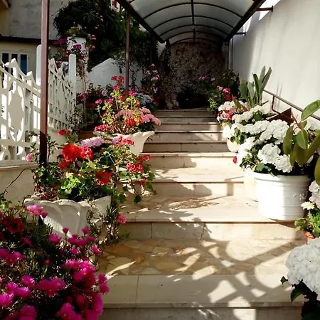 Hotel La Scogliera *