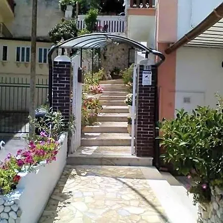 Hotel La Scogliera *
