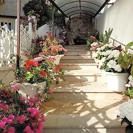 Hotel La Scogliera