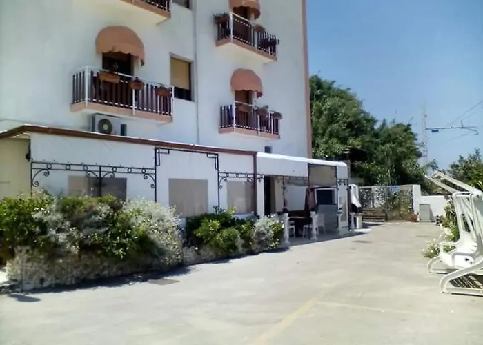 La Scogliera 酒店 *