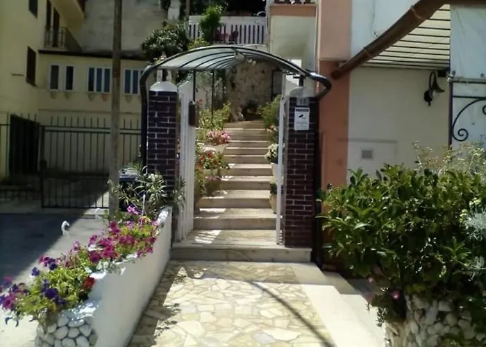 La Scogliera فندق